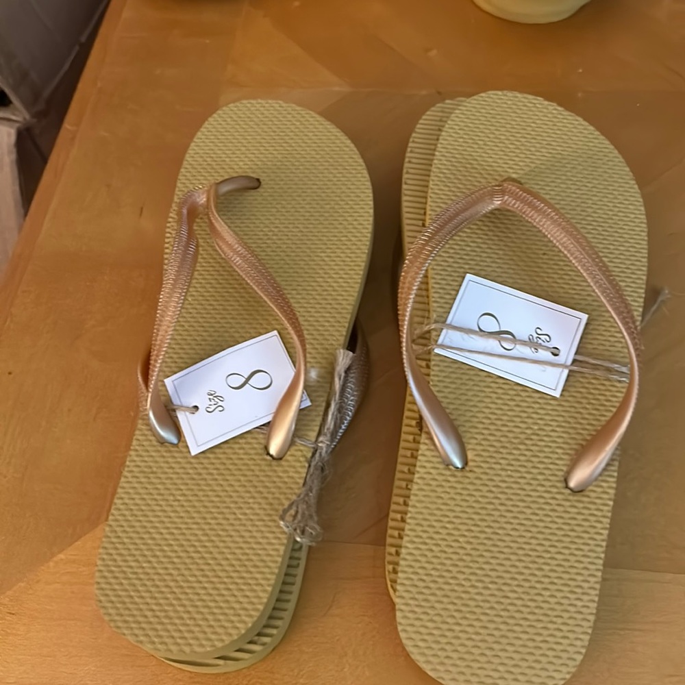2 pr Golden tannish colored flip flops. 2 pair in size 8